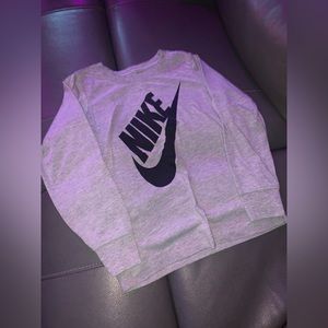Like new Nike long sleeve tee size 7 kids